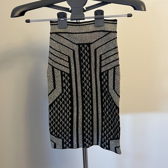 BCBGMAXAZRIA SKIRT JOSA BLACK/GOLD GEOMETRIC JACQUARD SIZE EXTRA EXTRA SMALL - Picture 3 of 4